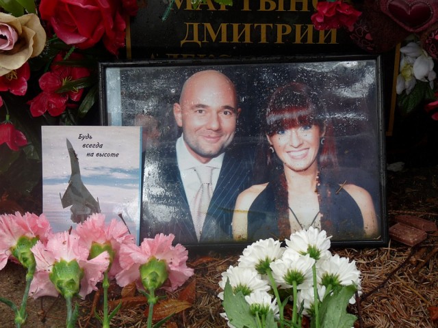 Ян и Марина. Новодевичье кладбище, Москва, 18 августа 2012 г..jpg