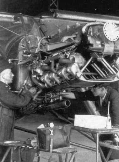 Ремонт двигателя в мастерской (WWII)