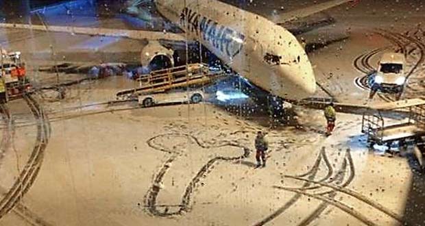 Dublin-Airport-Ryanair-staff-caught-drawing-giant-penis.jpg