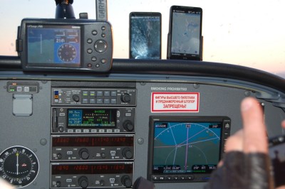 В отличие от пилотов РККА у нас был KLN, Garmin, и два HTC.
