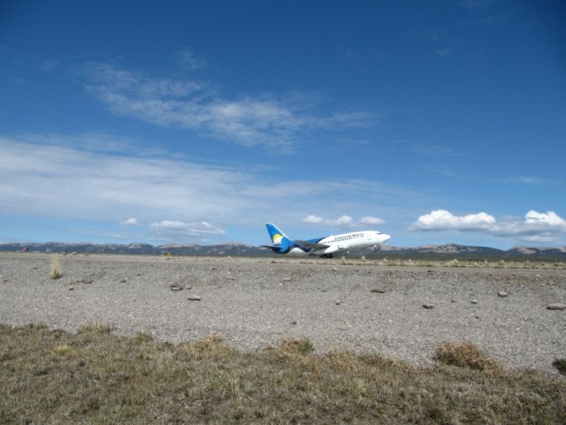 737 Canadian North взлетает в Norman Wells