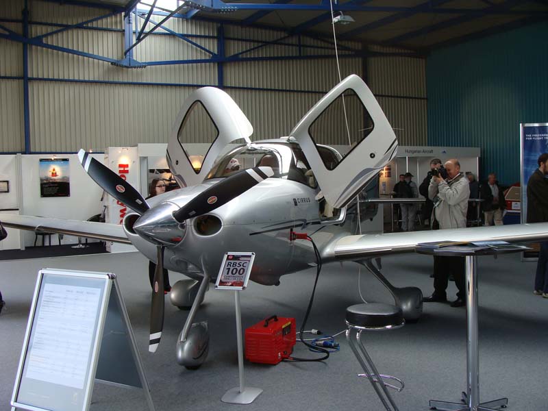 Cirrus SR-22.JPG