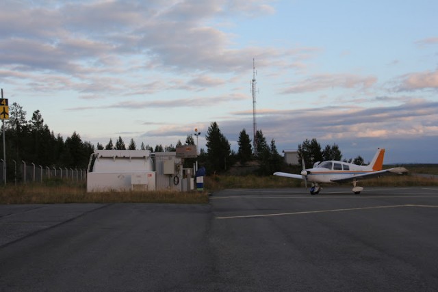 IMG_1666_rs.jpg (61.49 КБ) 14651 просмотр Колонка со 100LL от Neste. В финском eAIP почему-то написано, что авгаза нет. Но он есть!