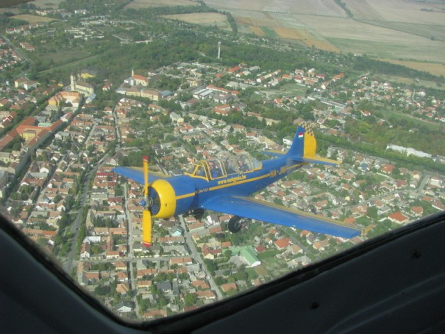IMG_4734.JPG (249.46 КБ) 12126 просмотров Як-52 над Калоча, Венгрия