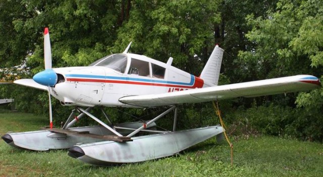 Piper_PA-28_on_floats_.jpg
