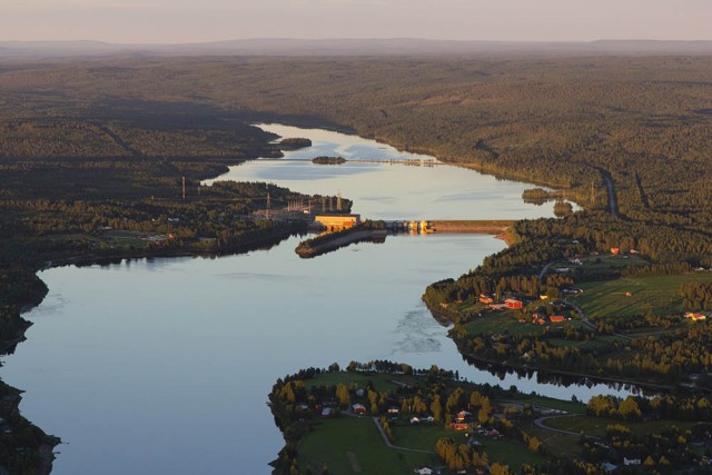 9_Valajaskoski_sm.jpg (125.2 КБ) 10079 просмотров Плотина и ГЭС юго-западнее Рованиеми.