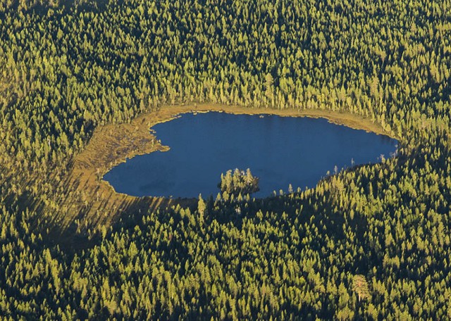 10_Heart_sm.jpg (241.66 КБ) 10079 просмотров Вот такое забавное озерко встретилось на пути.