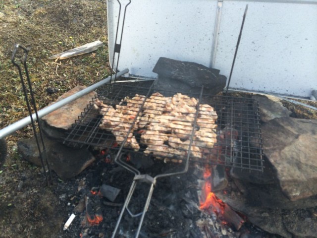 ...и мясо - что еще нужно настоящему полярному летчику?..