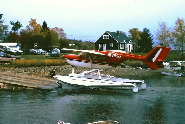 Cessna336N1795ZSeamaster002-01002-02a.jpg
