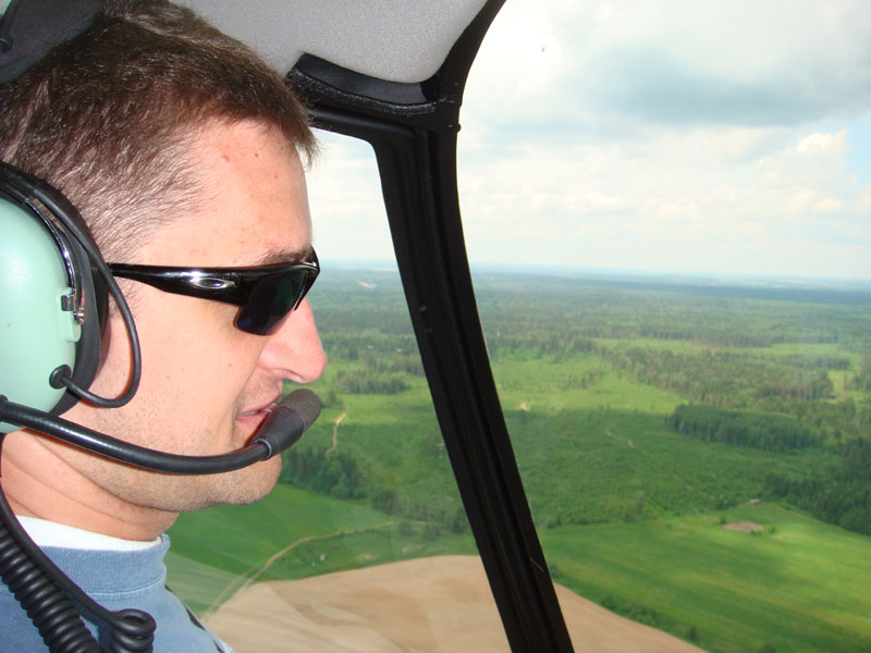 Гость вполне прилично пилотирует R44