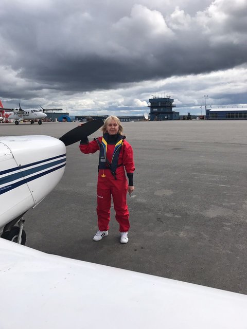 IMG_1916.JPG (169.96 КБ) 6708 просмотров На фото: профессиональный гидрокостюм, который позволяет лётчику, потерпевшему аварию, несколько часов продержаться в холодной воде до прибытия спасателей.