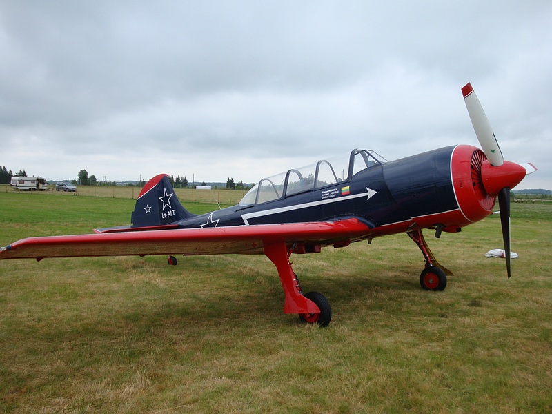YAK52_2009_06.JPG