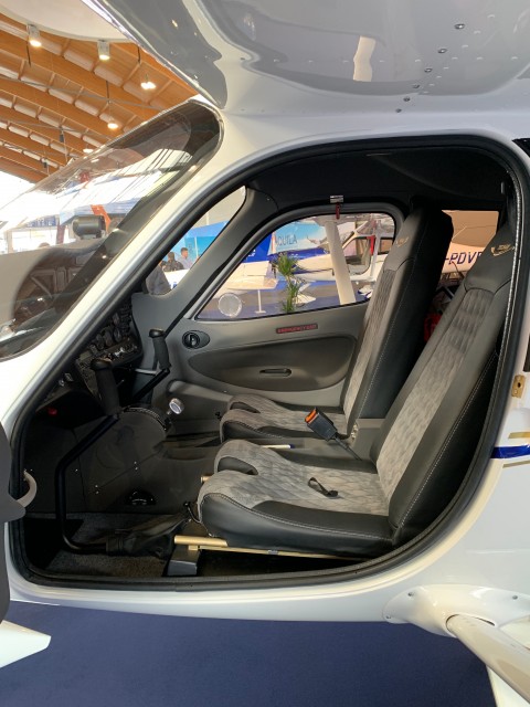 19. P2008_cockpit4.JPG