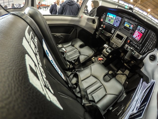 22. P2002JF_cockpit0.jpg