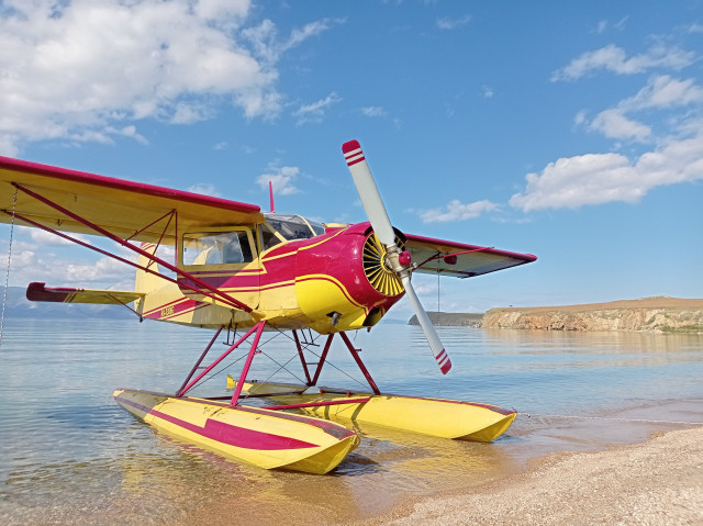 Самолет PZL-101A на Байкале.jpg