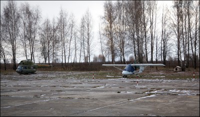 В дополнение к 1 снимку. Теперь - точно ВСЯ техника.. Хотя еще в ангаре чуть-чуть..